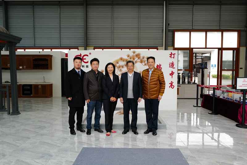 陳剛：貴州鋁廠黨委書記；中國鋁業貴州分公司總經理